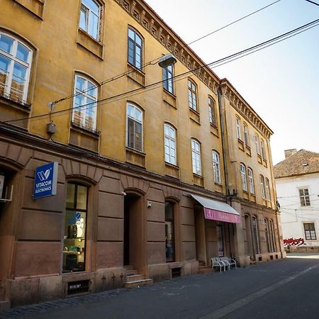 Old Square Apartments 3 ティミショアラ エクステリア 写真